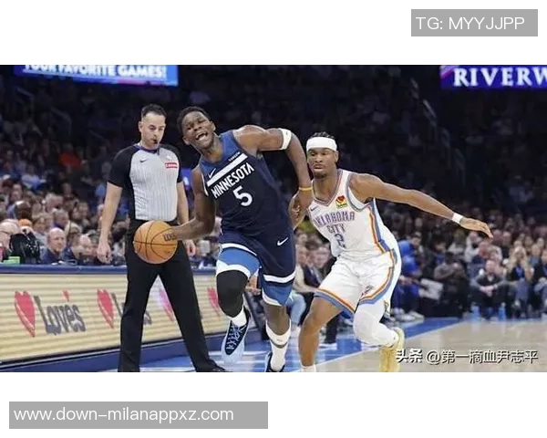 爱德华兹半场表现亮眼10投4中贡献15分3助攻罚球全中助球队争取胜利